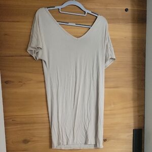 PrettyLittleThing Beige V-Neck T Shirt Dress